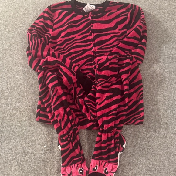 5/$15- Cozy Kids Pajamas in Pink and Black Zebra Print - Picture 1 of 3